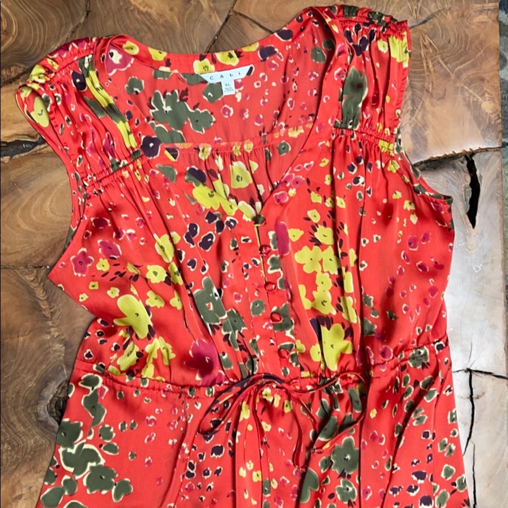 Women’s pretty Cabi orange top